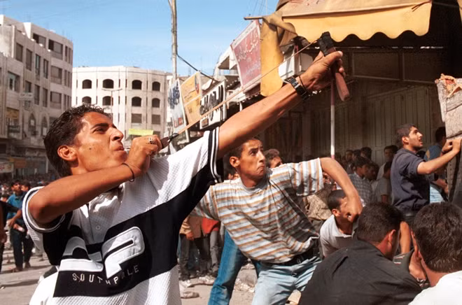 Sau khi các thỏa thuận hòa bình đều không thể tạo ra một nhà nước Palestine, tháng 9-2000, giai đoạn căng thẳng mới giữa Palestine và Israel và cuộc xung đột này kéo dai dẳng cả thập kỷ trước. Vào năm 2013, tiến trình hòa bình được nối lại song tiếp tục kết thúc mà không đạt được thỏa thuận.
