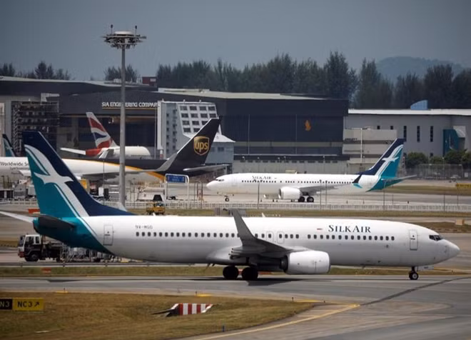 Máy bay Boeing 737 MAX lăn bánh trên đường băng. Ảnh: AP