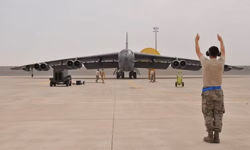 Một chiếc B-52 của Mỹ tại căn cứ quân sự của nước này ở Qatar. Ảnh: Reuters