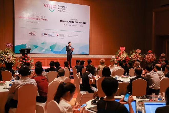 Tại lễ ra mắt Trung tâm Hòa giải Việt Nam.