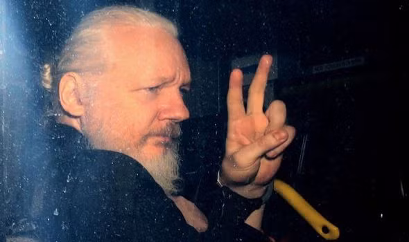 Nhà sáng lập WikiLeaks Julian Assange. Ảnh: EPA