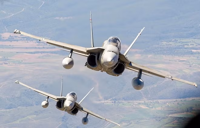 Hai chiếc F/A-18 Super Hornet của NATO. Ảnh: TASS