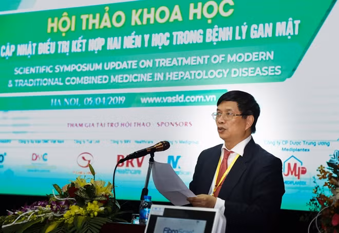 Thiếu tướng, GS.TS Lê Trung Hải, Chủ tịch Hội Gan mật Việt Nam phát biểu tại hội thảo.