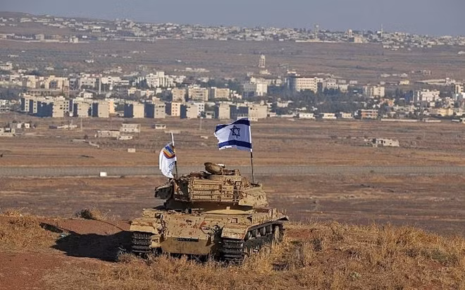 Xe tăng Israel trên Cao nguyên Golan. Ảnh: Reuters