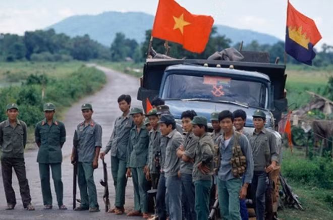 Thủ tướng Hun Sen từng đặt câu hỏi: "Trên thế giới này có đất nước nào đã giúp nhân dân Campuchia, đặc biệt là giải phóng khỏi chế độ diệt chủng Pol Pot và ngăn cản sự quay lại của chúng?". Và chính ông đã trả lời câu hỏi bằng những thực tế lịch sử: "Đúng vào lúc người dân Campuchia sắp chết, chỉ còn biết chắp tay khẩn cầu tiên Phật tới cứu thì bộ đội tình nguyện Việt Nam đã đến. Bộ đội Việt Nam chính là đội quân nhà Phật".