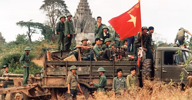 Ngày Quân tình nguyện Việt Nam về nước, báo Pracheachon (Nhân dân) của Campuchia ngày 29-6-1989, ra xã luận viết: "Trong những năm cực kỳ bi thảm dưới chế độ diệt chủng Pol Pot trên thế giới này có không biết bao nhiêu kẻ mạnh, kẻ giàu, nhưng duy nhất chỉ có người bạn láng giềng nghèo Việt Nam đến cứu sống dân tộc ta mà thôi".