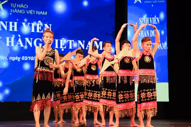 Đội thi của trường Đại học Công nghiệp Dệt may Hà Nội.