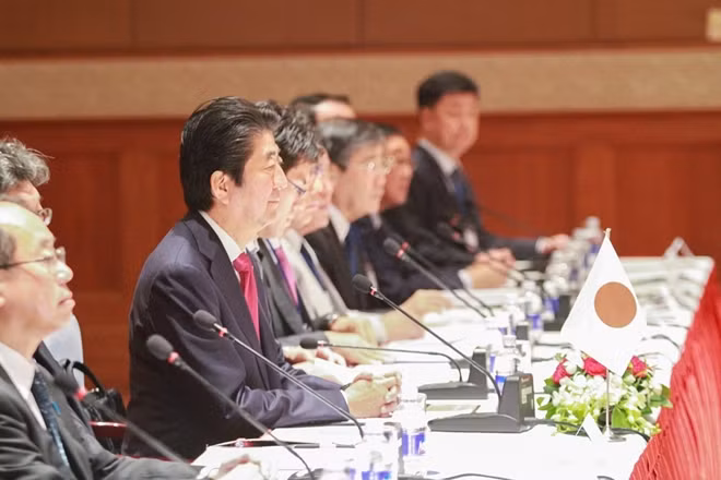 Thủ tướng Shinzo Abe tới Việt Nam cùng nhiều đại diện các tập đoàn lớn của Nhật Bản.