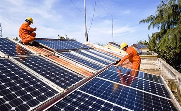 Hệ thống tải điện hiện chỉ cho phép các nhà máy điện mặt trời chạy 30-40% công suất.