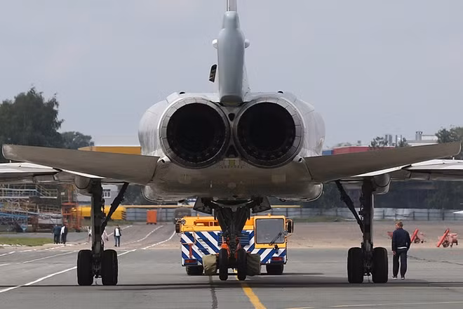 Tu-22M3M là phiên bản nâng cấp tối tân của dòng oanh tạc cơ chiến lược Tu-22M3, được Liên Xô đưa vào hoạt động từ năm năm 1983, với chức năng chủ yếu là tiêu diệt các biên đội tàu sân bay của đối thủ. Nga hiện sở hữu khoảng 500 máy bay loại này trên các sân bay khắp đất nước.