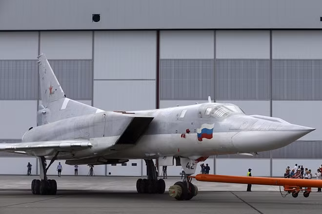 Sau vài tháng đồn đoán, máy bay ném bom tầm xa có khả năng mang tên lửa Tupolev Tu-22M3M đã được trình làng tại nhà máy chế tạo máy bay S.P. Gorbunov ở thành phố Kazan sau khi trải qua quá trình nâng cấp vào ngày 16-8.