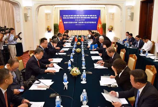 Đại diện hai bên tại hội nghị.