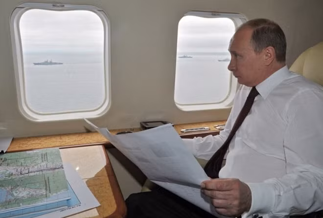 Tổng thống Nga Putin trong một chuyến thị sát. Ảnh: RT