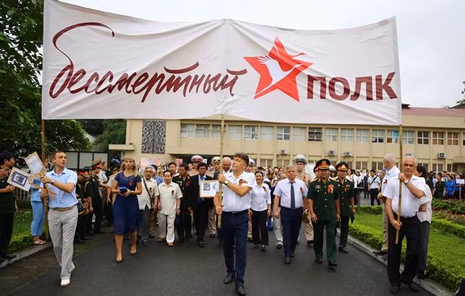"Trung đoàn Bất tử" diễu hành trong khuôn viên Hoàng thành Thăng Long. Đây là năm thứ 3 sự kiện được tổ chức ở Hà Nội.