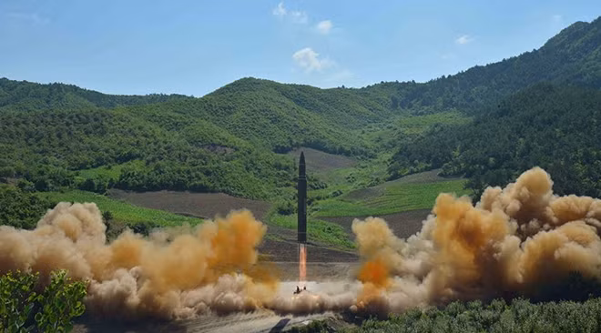 CHDCND Triều Tiên ngày 4-7 đã bắn thử tên lửa đạn đạo liên lục địa. Ảnh: KCNA