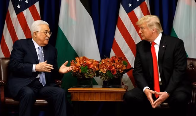 Tổng thống Palestine và Tổng thống Mỹ Donald Trump tại cuộc gặp hồi tháng 5-2017. Ảnh: Reuters