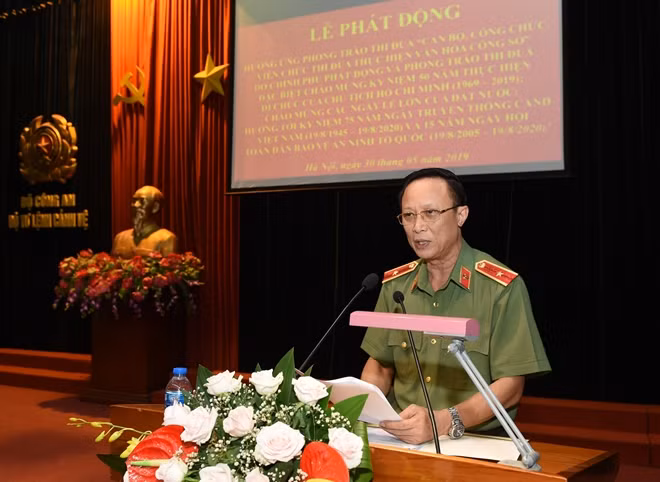 Thiếu tướng Phạm Tiến Cương, Phó Tư lệnh phụ trách Bộ Tư lệnh Cảnh vệ phát biểu tại buổi lễ.