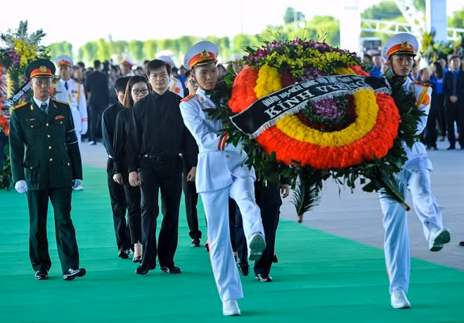 Các đoàn trang nghiêm vào viếng Chủ tịch nước Trần Đại Quang.
