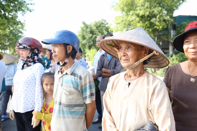 Cụ Trần Thị Tho không cầm được nước mắt khi nói về Chủ tịch nước Trần Đại Quang.