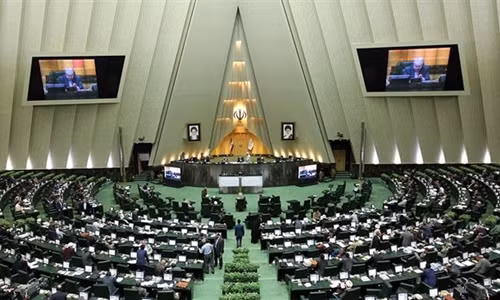 Bên trong phòng họp lớn của tòa nhà Quốc hội Iran. Ảnh: Fars