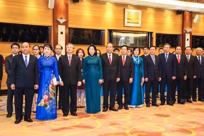 Thủ tướng Nguyễn Xuân Phúc cùng Phu nhân và các đồng chí lãnh đạo Đảng, Nhà nước tại sự kiện.
