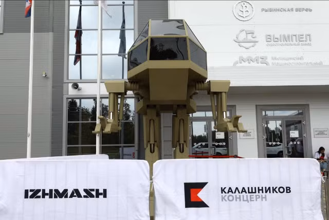 Robot 2 chân nặng 4,5 tấn được trưng bày tại triển lãm Army-2018.