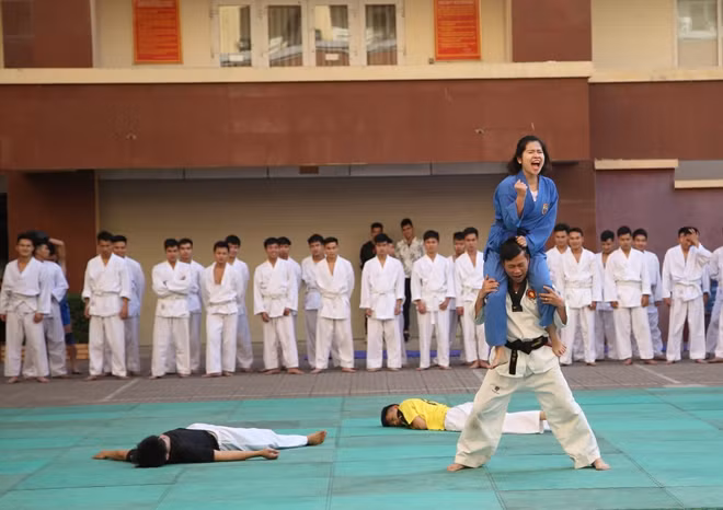 Trong suốt 65 năm qua, lực lượng Cảnh vệ đã hoàn thành xuất sắc mọi nhiệm vụ chính trị: Bảo vệ tuyệt đối an toàn lãnh đạo Đảng, Nhà nước và tất cả các mục tiêu, đối tượng cảnh vệ.