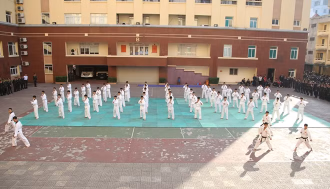 Công tác huấn luyện, rèn luyện thể lực được coi là những nội dung cơ bản của lực lượng Cảnh vệ trong nhiều năm qua, hàng năm được xác định là nhiệm vụ bắt buộc cho mọi đơn vị và CBCS.