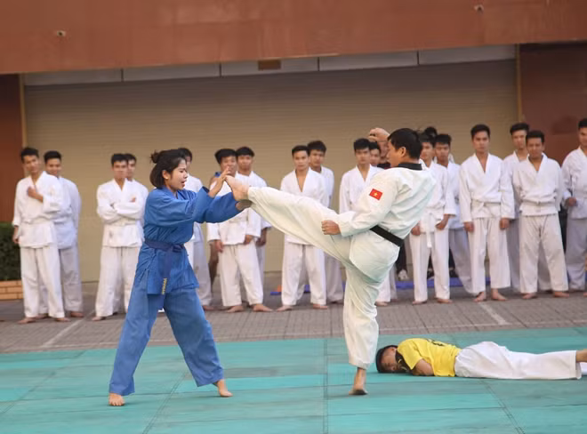 Công tác huấn luyện chiến đấu, rèn luyện thể lực của lực lượng Cảnh vệ thường xuyên nhận được sự quan tâm của lãnh đạo Đảng, Nhà nước mà trực tiếp là lãnh đạo bộ Công an cả về động viên tinh thần lẫn đầu tư về cơ sở vật chất.
