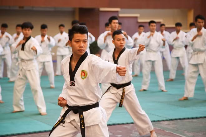 Kể từ khi thành lập, các thế hệ cán bộ, chiến sĩ lực lượng Cảnh vệ luôn xác định huấn luyện chiến đấu và rèn luyện sức khỏe là một yêu cầu thường xuyên, tất yếu không thể thiếu trong công tác Cảnh vệ.