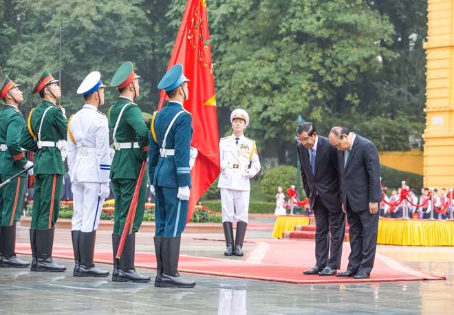 Chuyến thăm chính thức Việt Nam của Thủ tướng Samdech Techo Hun Sen diễn ra trong bối cảnh quan hệ Việt Nam-Campuchia tiếp tục có những phát triển tốt đẹp. Chuyến thăm nhằm tăng cường hơn nữa hợp tác về chính trị-ngoại giao, kinh tế, thương mại, đầu tư, hợp tác biên giới giao thông vận tải giữa hia nước...
