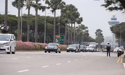 Đoàn xe của ông Kim Jong-un trên đường phố Singapore. Ảnh: Straitstimes