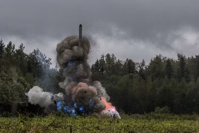 Một tên lửa hành trình Nga được phóng đi trong cuộc tập trận Zapad-2017. Ảnh: EPA