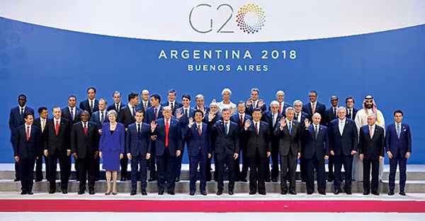 Lãnh đạo G20 chụp ảnh chung. Ảnh: EPA