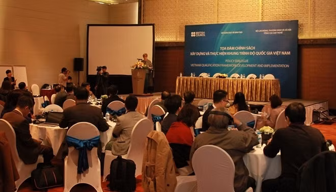 Buổi tọa đàm có sự tham gia của hơn 50 đại diện từ các bộ, ngành của Việt Nam và chuyên gia từ Vương quốc Anh.