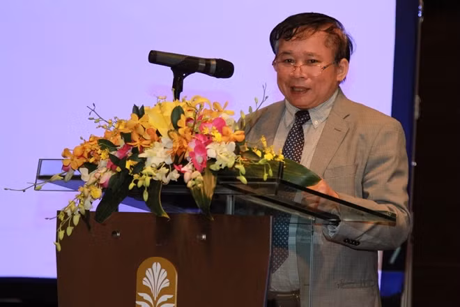 Thứ trưởng Bộ Giáo dục và Đào tạo Bùi Văn Ga phát biểu tại buổi tọa đàm.