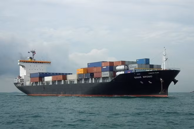 Việt Nam khẳng định hòa bình, ổn định, an ninh và an toàn hàng hải và hàng không, hợp tác trong việc sử dụng bền vững Biển Đông có ý nghĩa rất quan trọng. Ảnh: ITN