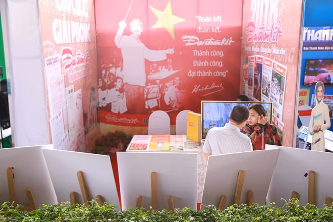 Góc trưng bày của Báo Đại đoàn kết.