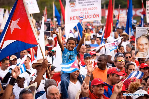 Người dân Cuba ủng hộ kế hoạch cải cách Hiến pháp. Ảnh: Newscn Người dân Cuba ủng hộ kế hoạch cải cách Hiến pháp. Ảnh: Newscn