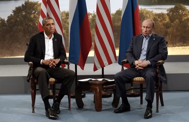 Tổng thống Nga Vladimir Putin gặp Tổng thống Mỹ Barack Obama tại Hội nghị Thượng đỉnh G8 ở Lough Erne, Enniskillen, Bắc Ireland ngày 17-6-2013.