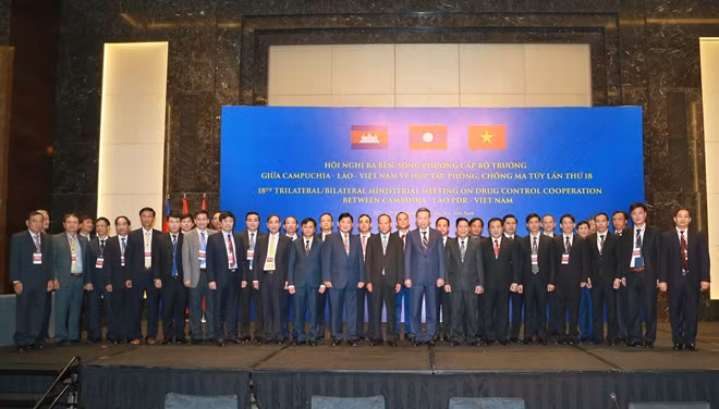 Đại tướng Tô Lâm, Bộ trưởng Bộ Công an Việt Nam, Trưởng đoàn đại biểu ba nước và các đại biểu dự Hội nghị.
