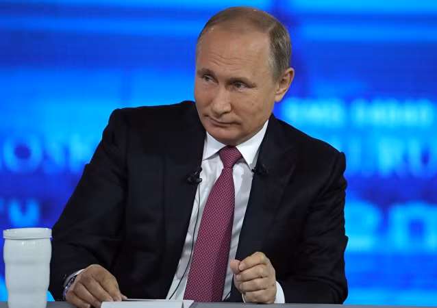 Tổng thống Putin tại buổi họp báo.