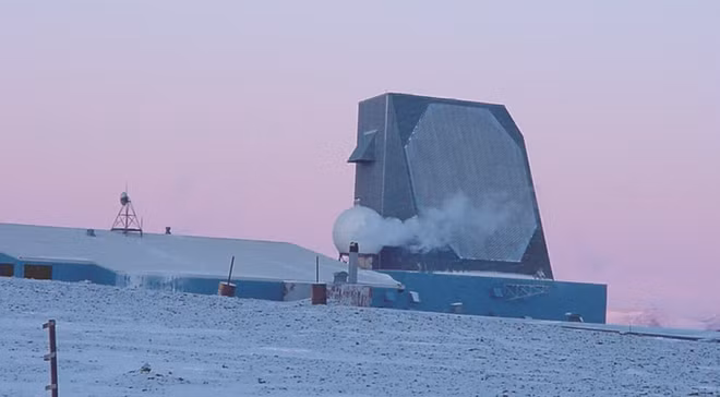Radar cảnh báo trong căn cứ Thule. Ảnh: SpaceNews