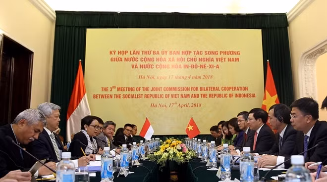Đại diện hai bên tại kỳ họp.