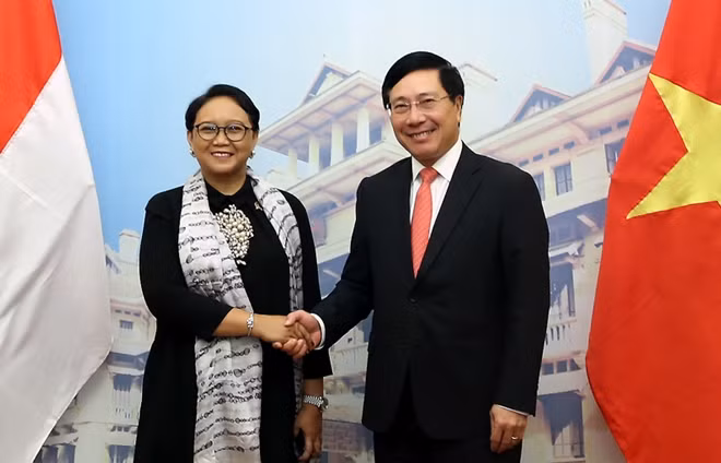 Phó Thủ tướng, Bộ trưởng Ngoại giao Phạm Bình Minh và Bộ trưởng Ngoại giao Indonesia Retno Marsudi.