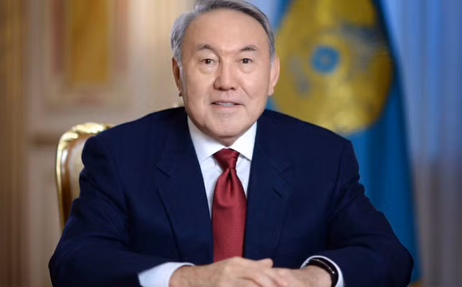 Tổng thống Nursultan Nazarbayev tươi cười khi thông báo từ chức. Ảnh: ITN Tổng thống Nursultan Nazarbayev tươi cười khi thông báo từ chức. Ảnh: ITN