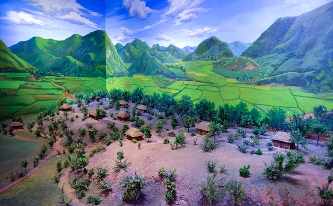 Mô hình Nha Công an Trung ương (1947-1950) tại bảo tàng. Tháng 4-1947, Nha Công an (Bộ Công an ngày nay) cùng các cơ quan Trung ương và Bác Hồ trở lại xã Minh Thanh, huyện Sơn Dương, tỉnh Tuyên Quang lãnh đạo cuộc kháng chiến trường kỳ chống thực dân Pháp xâm lược.Tại đây Nha công an liên tục mở các lớp huấn luyện cán bộ, chiến sĩ. Năm 1999 khu di tích lịch sử Nha công an Trung ương được xếp hạng Di tích lịch sử quốc gia.