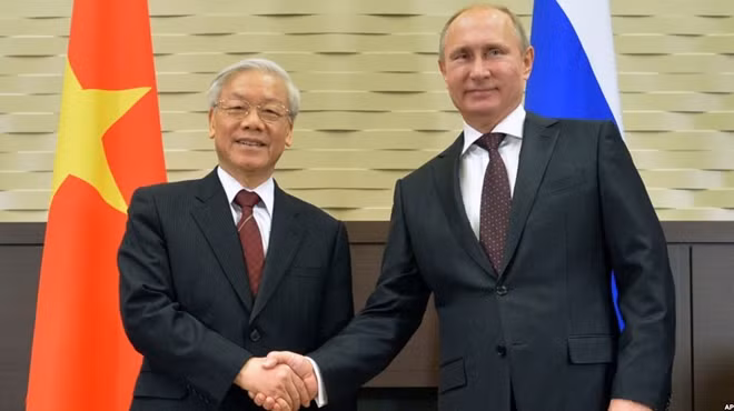 Tổng Bí thư, Chủ tịch nước Nguyễn Phú Trọng và Tổng thống Nga Vladimir Putin trong chuyến thăm đến Nga tháng 9-2018. Ảnh: AP