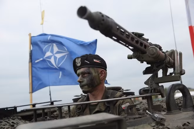 Một binh sĩ NATO. Ảnh: RT