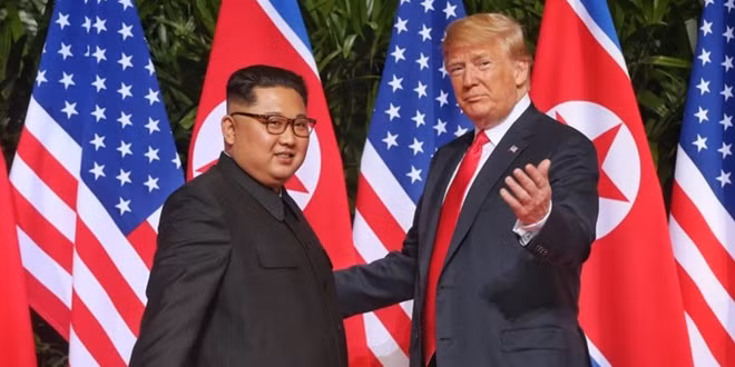 Tổng thống Mỹ Donald Trump và nhà lãnh đạo Triều Tiên Kim Jong-un. Ảnh: AP